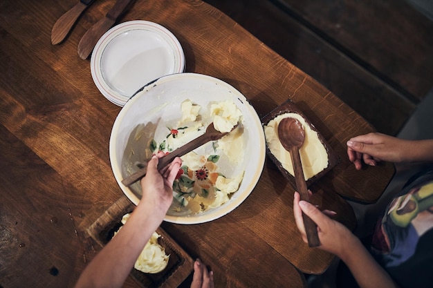 Rukami podávané jedlo